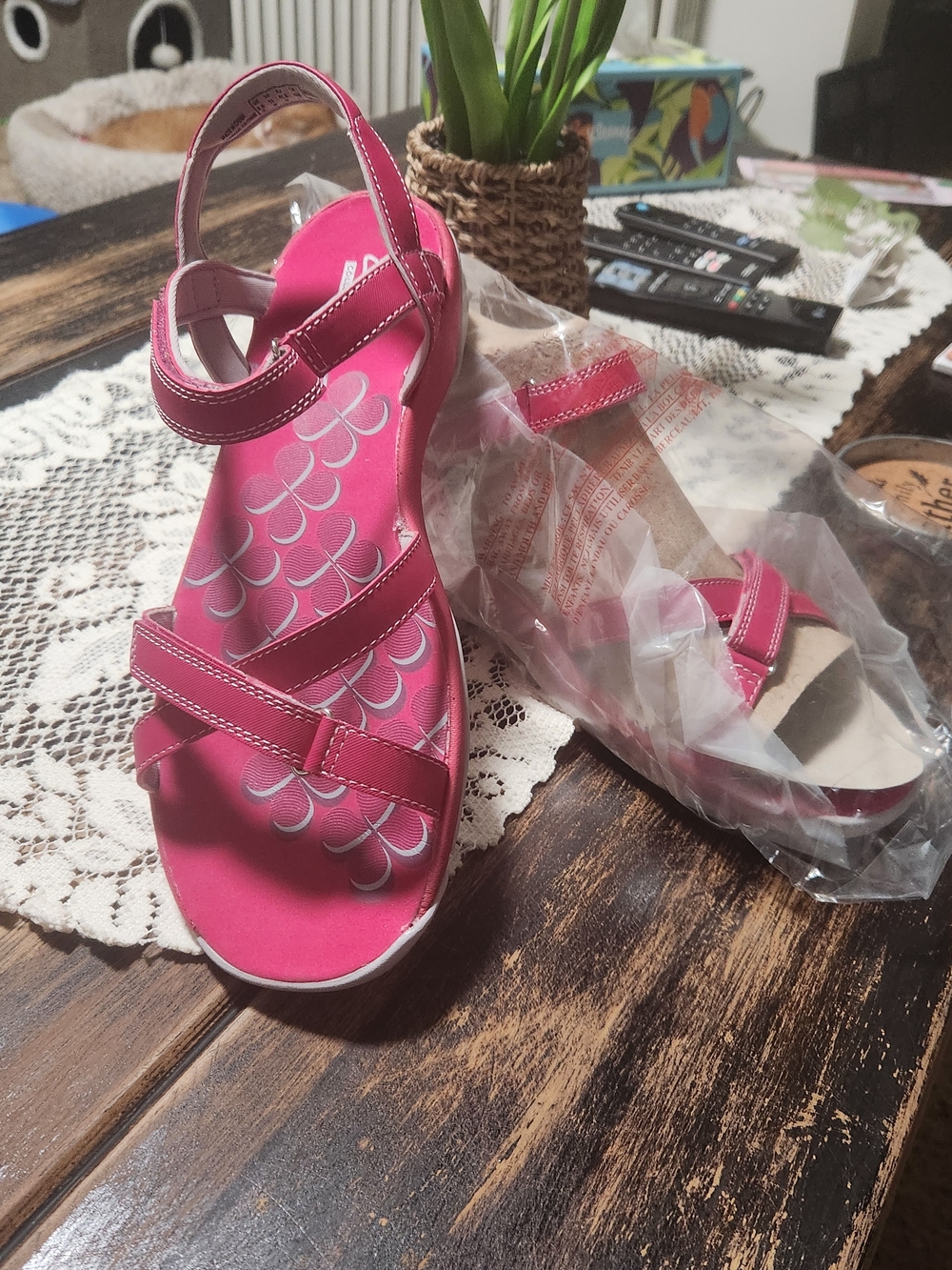 Clarks Tresca Trace Strappy Sandals Fuchsia Pink - NWT/NIB